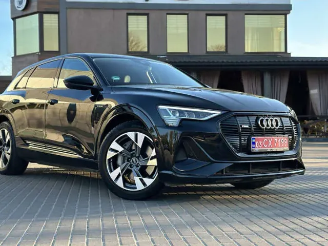 Audi e-tron - фото 4