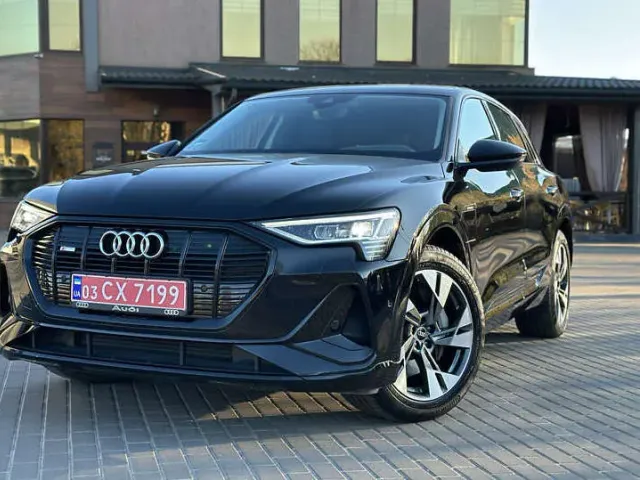 Audi e-tron - фото 1