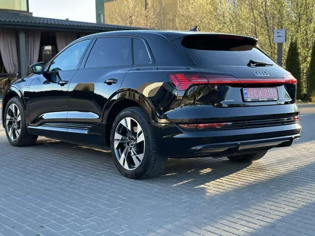 Audi e-tron - фото 5
