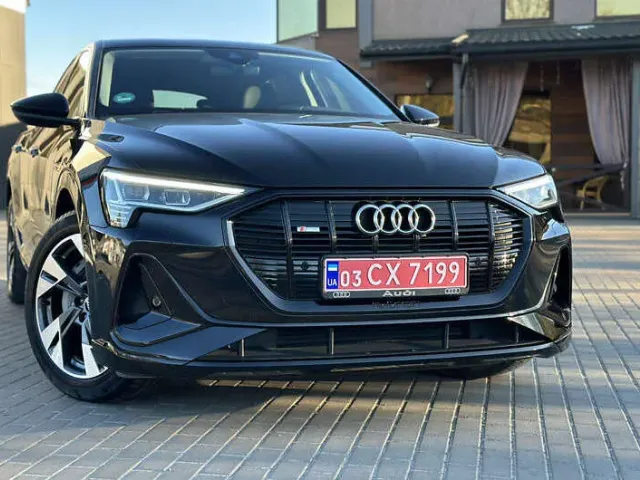 Audi e-tron - фото 2