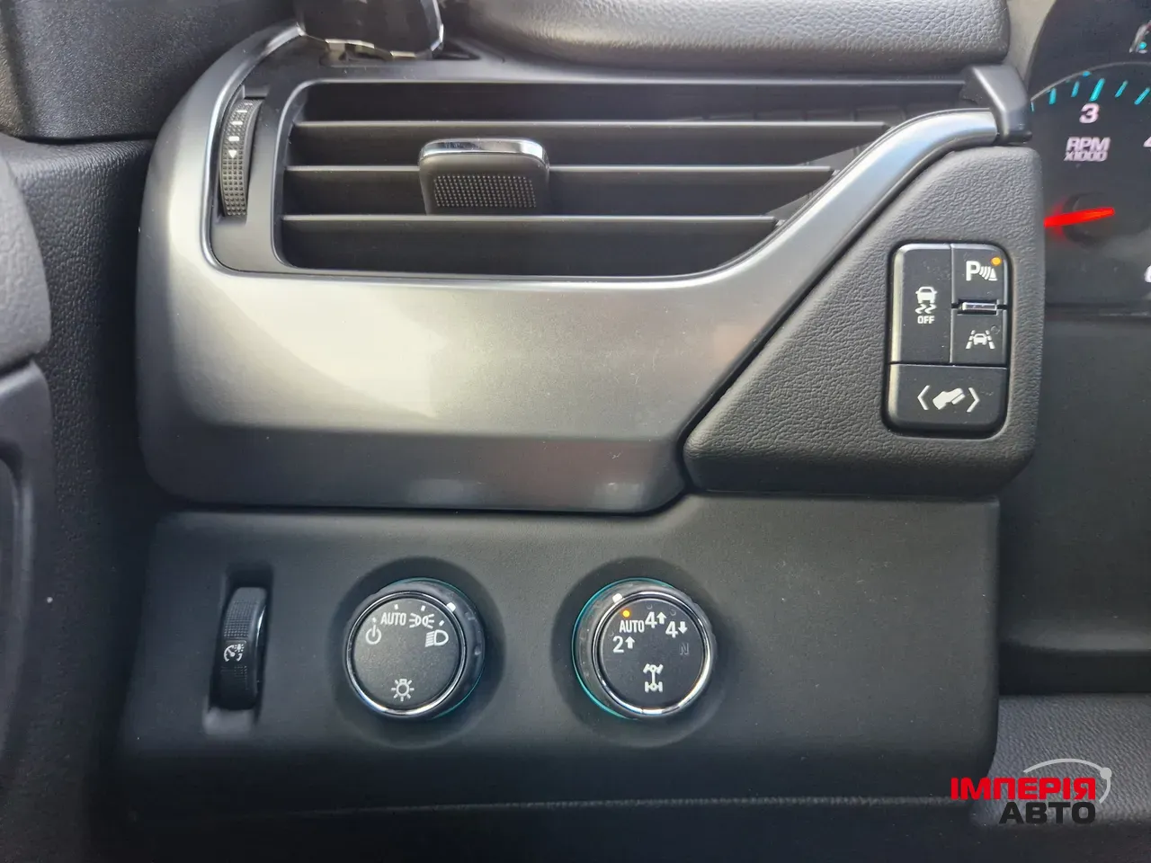 Chevrolet Tahoe - фото 15