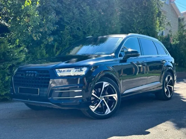 Audi Q7 - фото 1