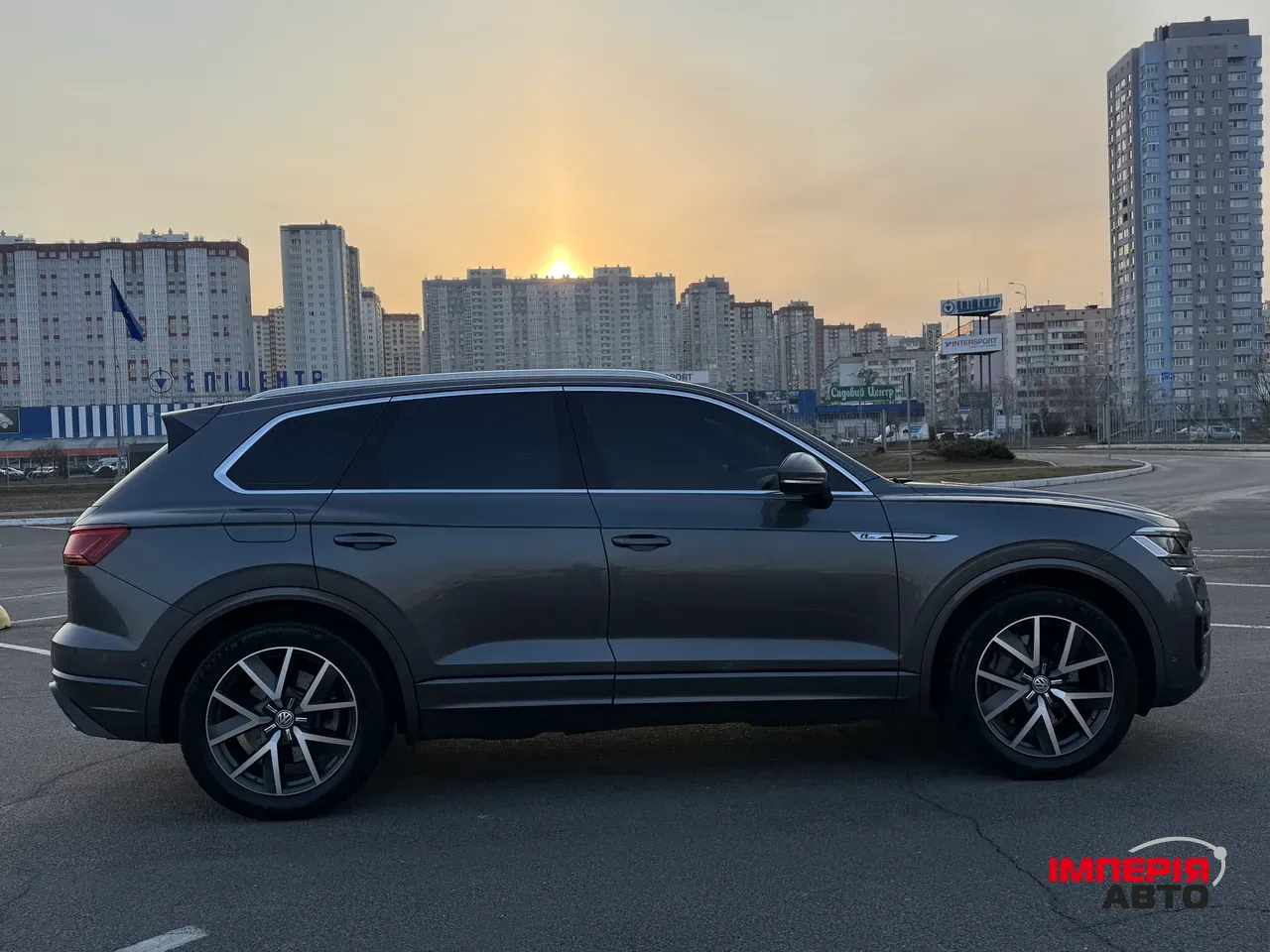 Volkswagen Touareg - фото 7