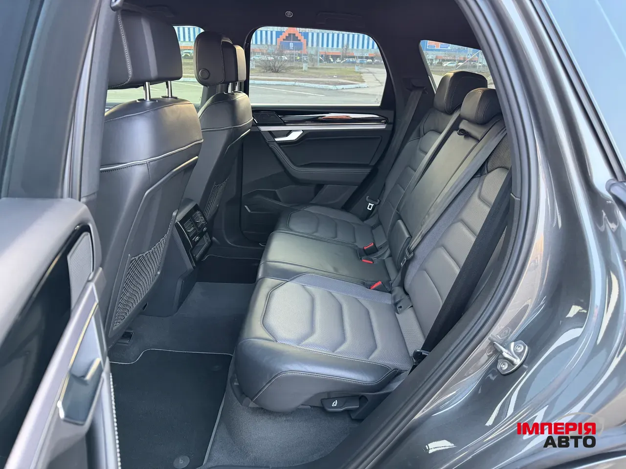 Volkswagen Touareg - фото 16