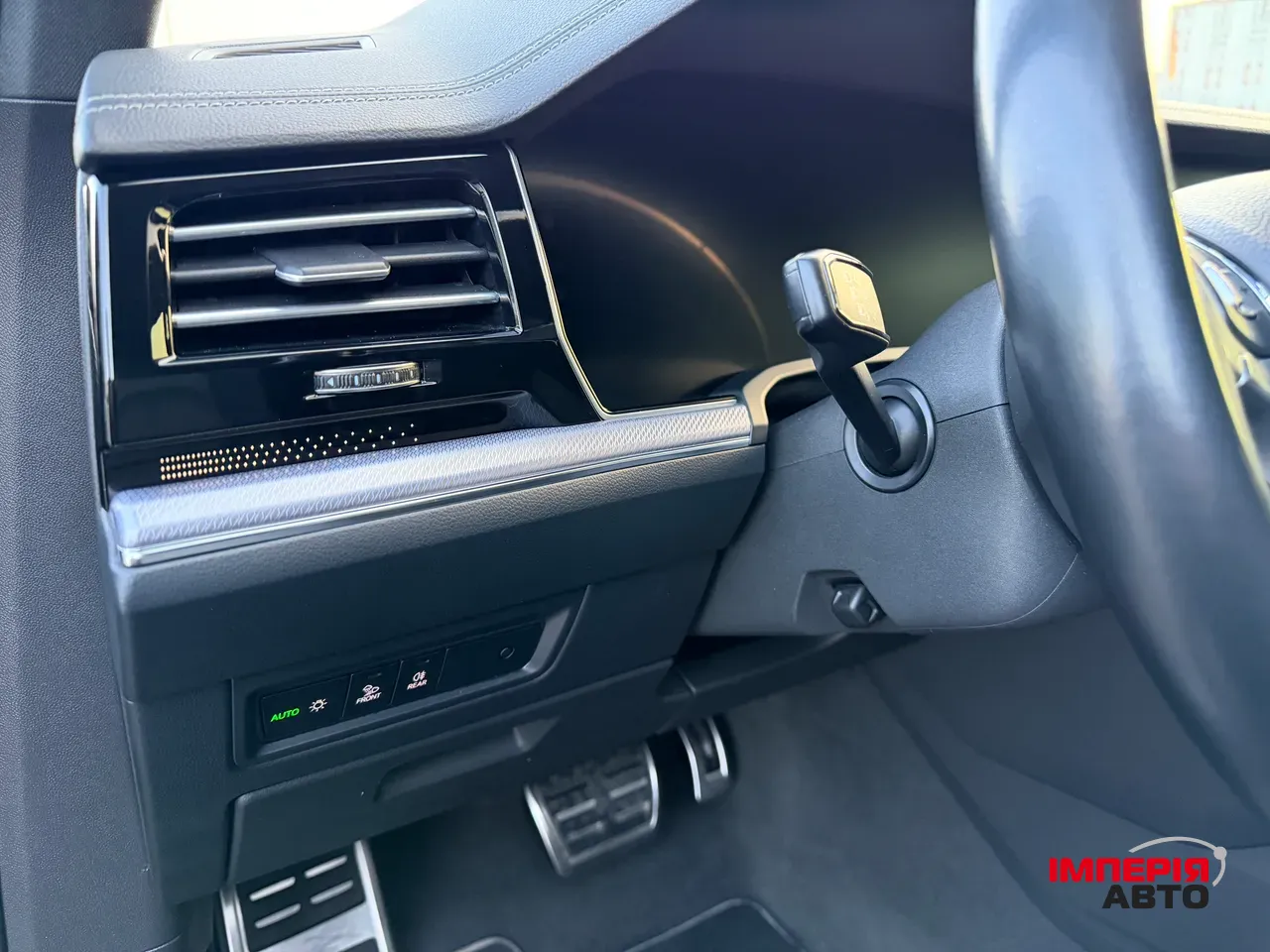 Volkswagen Touareg - фото 25