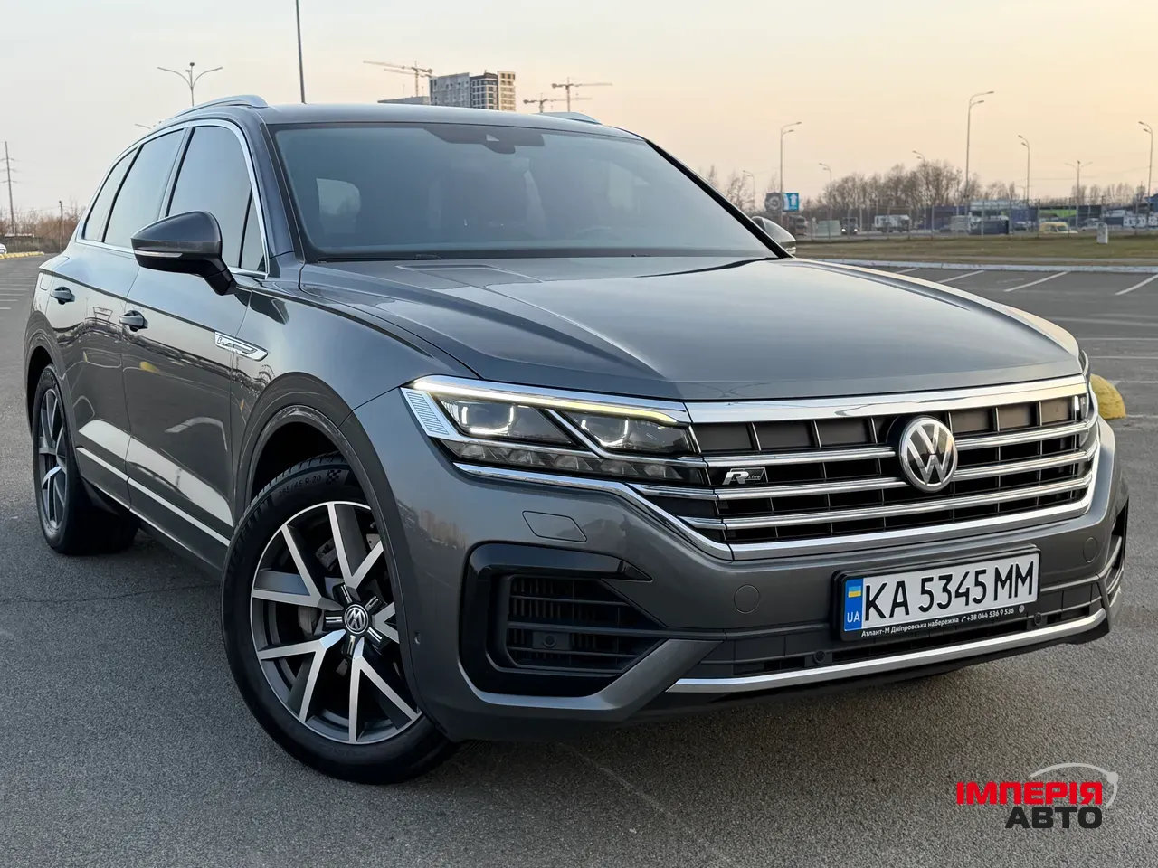 Volkswagen Touareg - фото 1