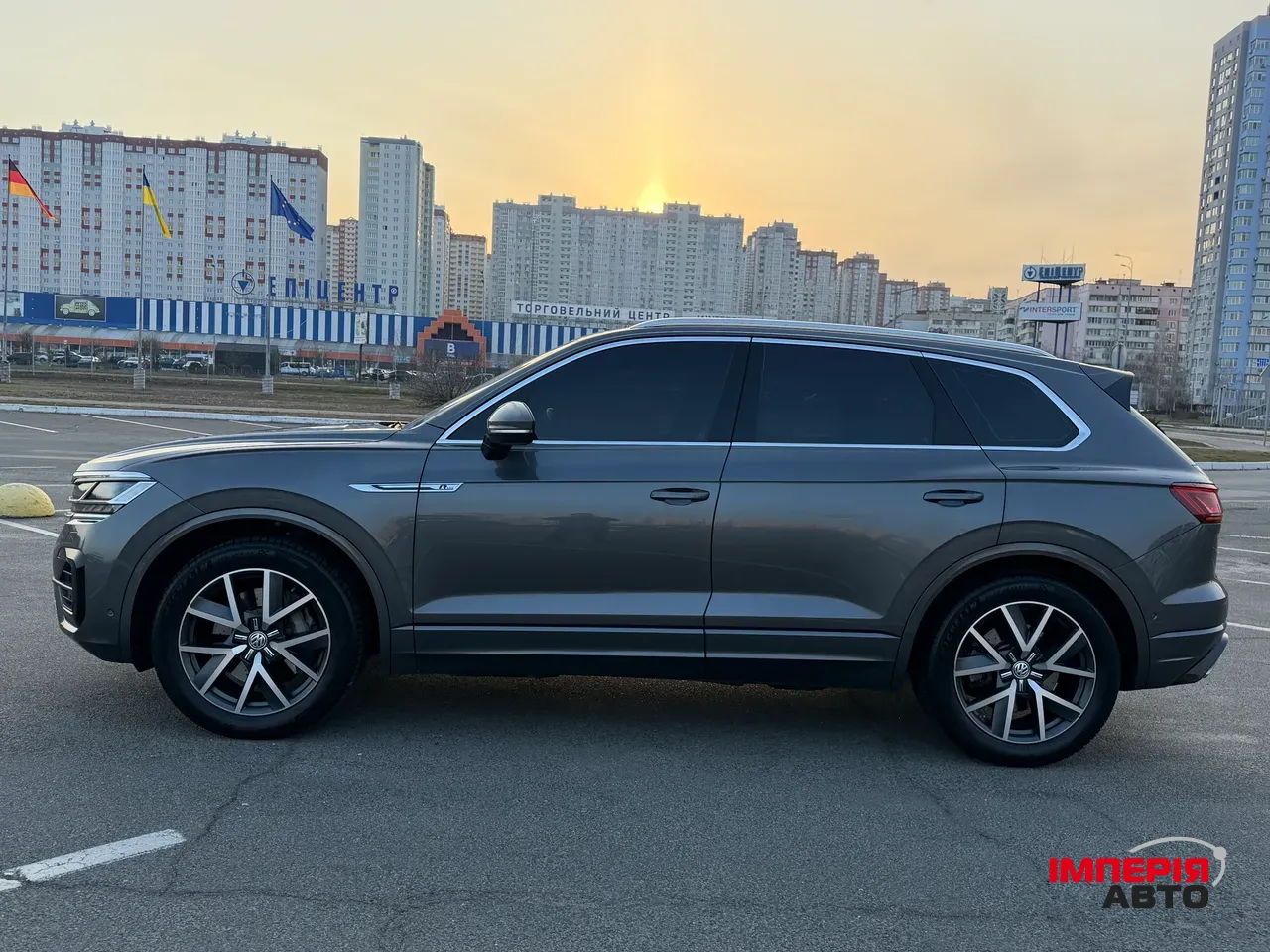 Volkswagen Touareg - фото 11