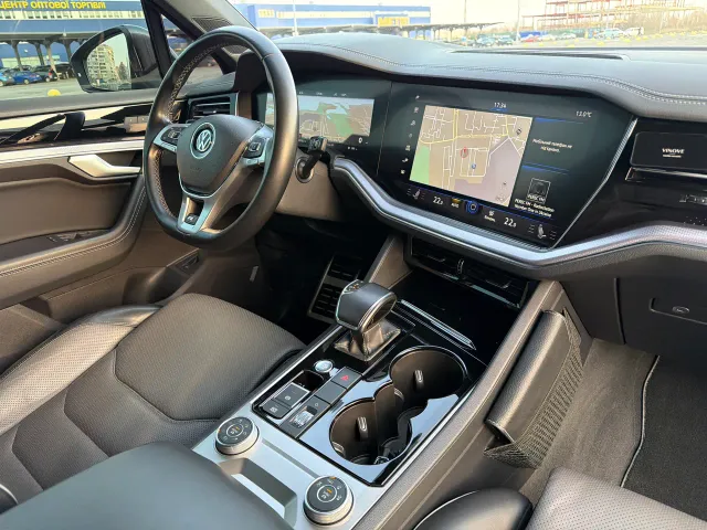 Volkswagen Touareg - фото 3