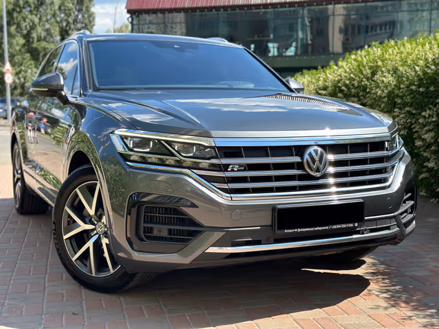 Volkswagen Touareg - фото 1