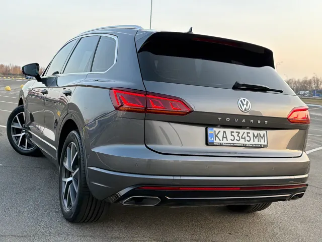 Volkswagen Touareg - фото 2