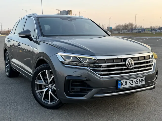 Volkswagen Touareg - фото 1