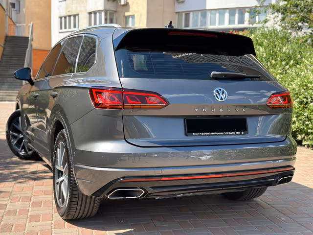 Volkswagen Touareg - фото 2