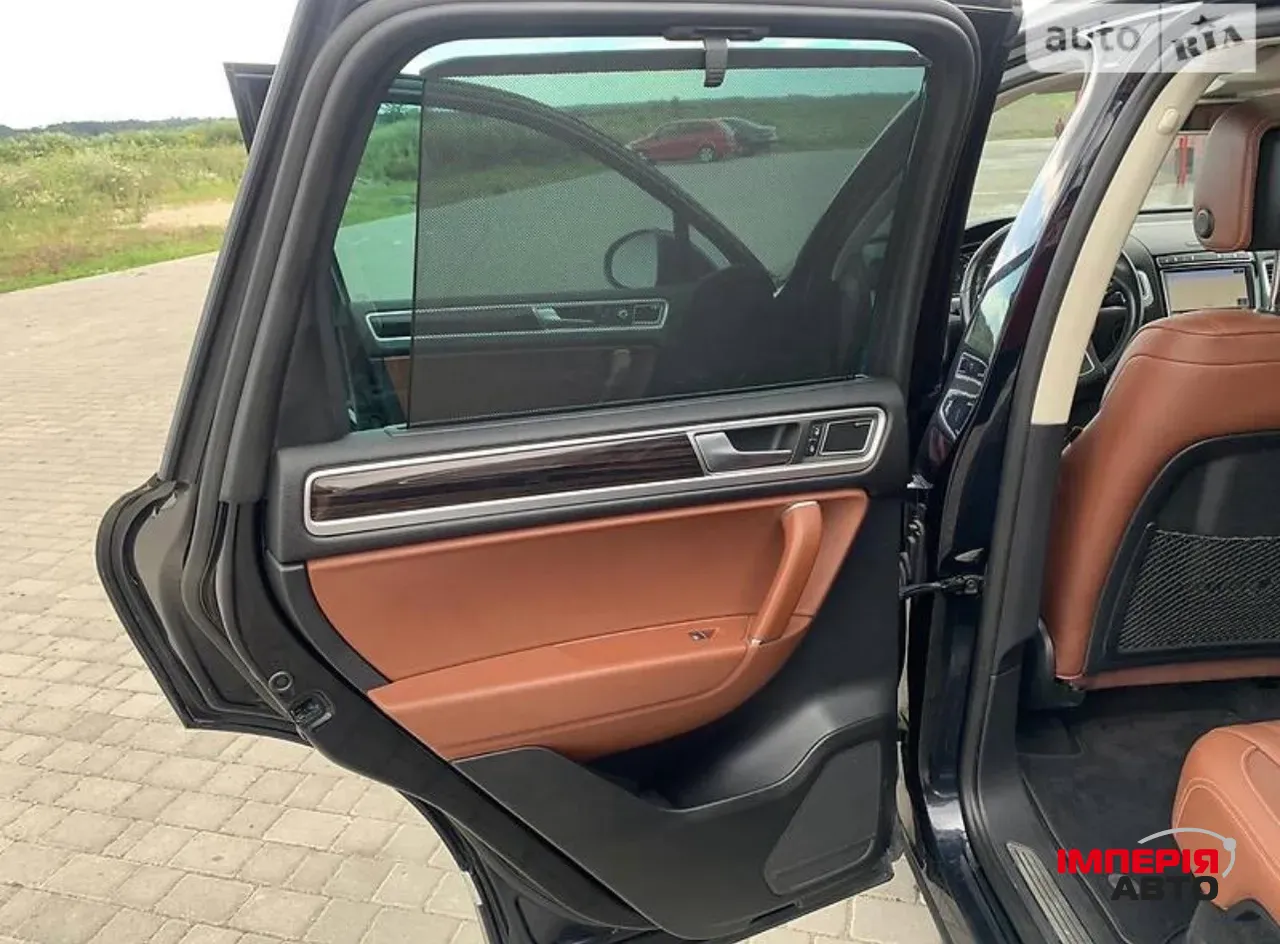 Volkswagen Touareg - фото 8