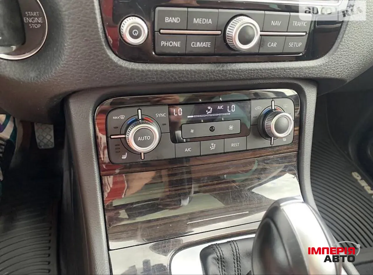 Volkswagen Touareg - фото 12