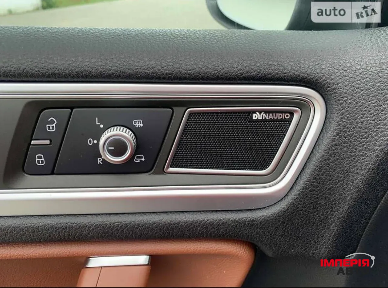 Volkswagen Touareg - фото 5