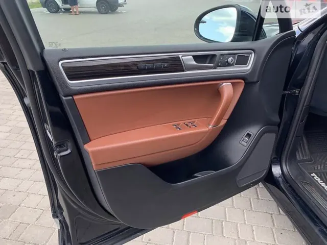 Volkswagen Touareg - фото 4