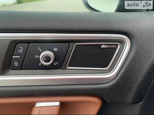 Volkswagen Touareg - фото 5