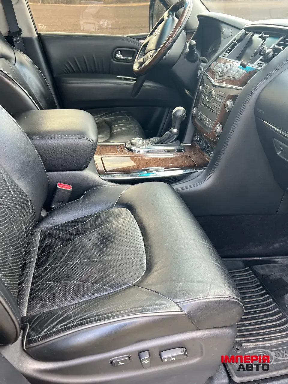 Infiniti QX56 - фото 2