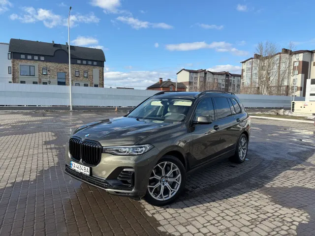 BMW X7 - фото 1