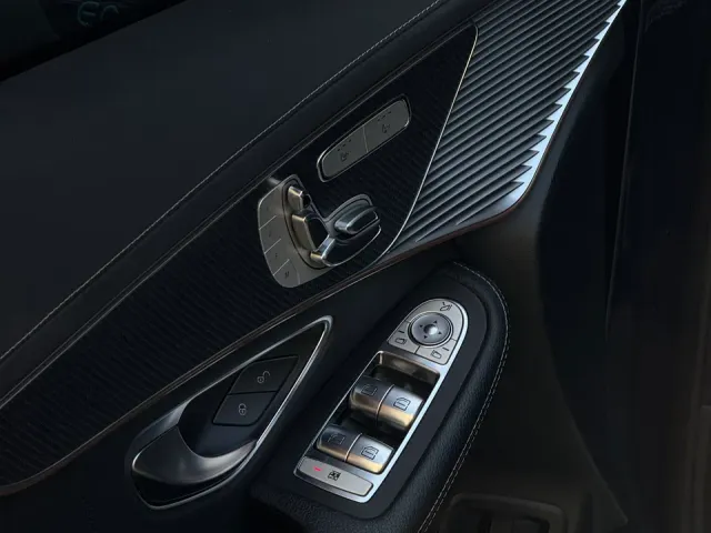 Mercedes-Benz EQC - фото 5