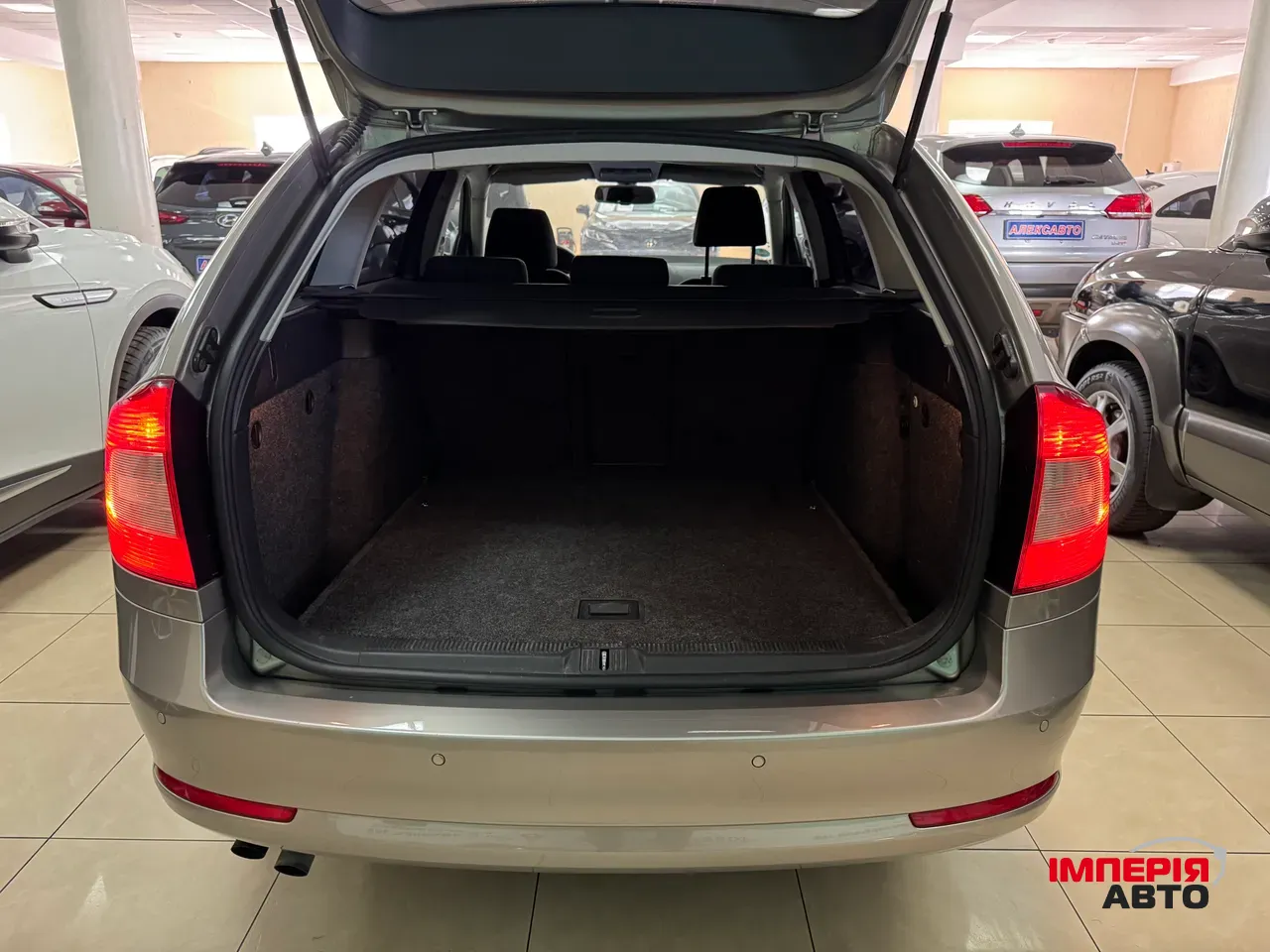 Skoda Octavia - фото 3