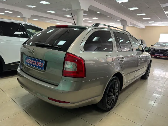 Skoda Octavia - фото 4
