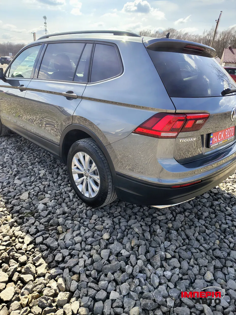 Volkswagen Tiguan - фото 11