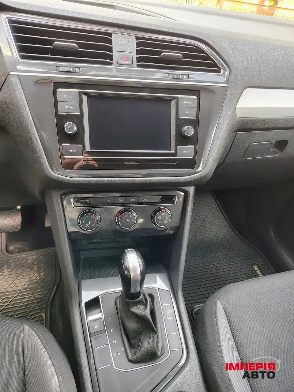 Volkswagen Tiguan - фото 20