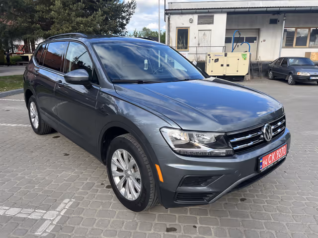 Volkswagen Tiguan - фото 4