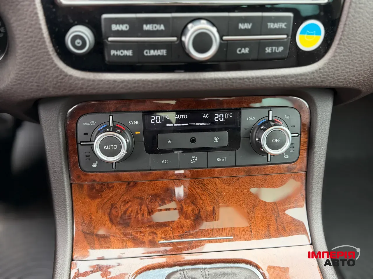 Volkswagen Touareg - фото 9