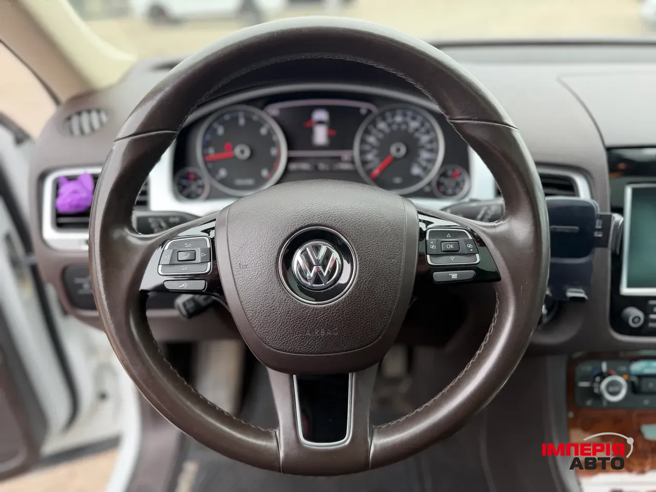 Volkswagen Touareg - фото 6