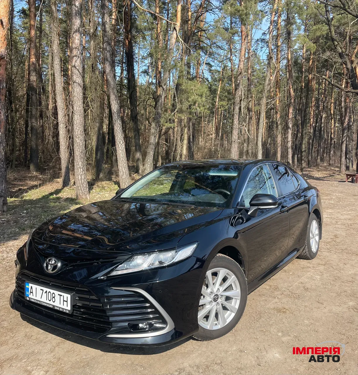 Toyota Camry - фото 1