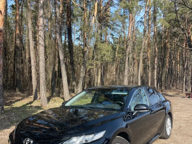 Toyota Camry - фото 1