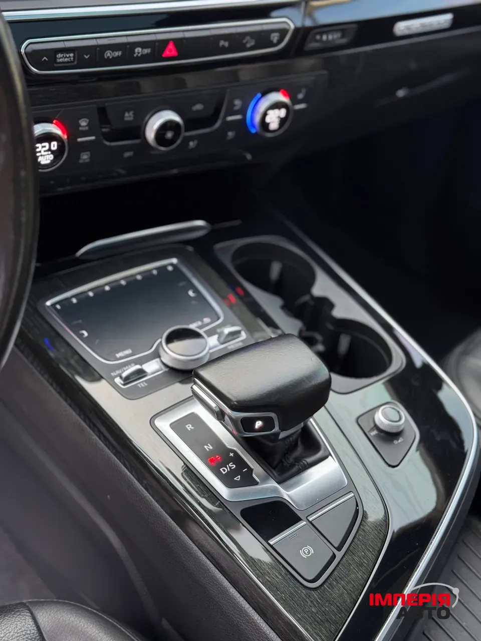 Audi Q7 - фото 11