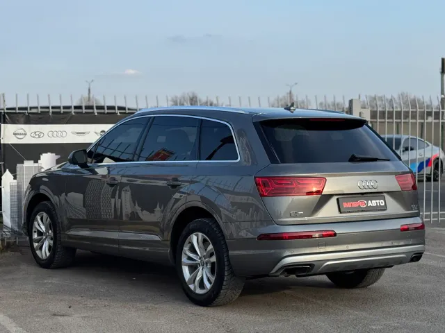Audi Q7 - фото 5