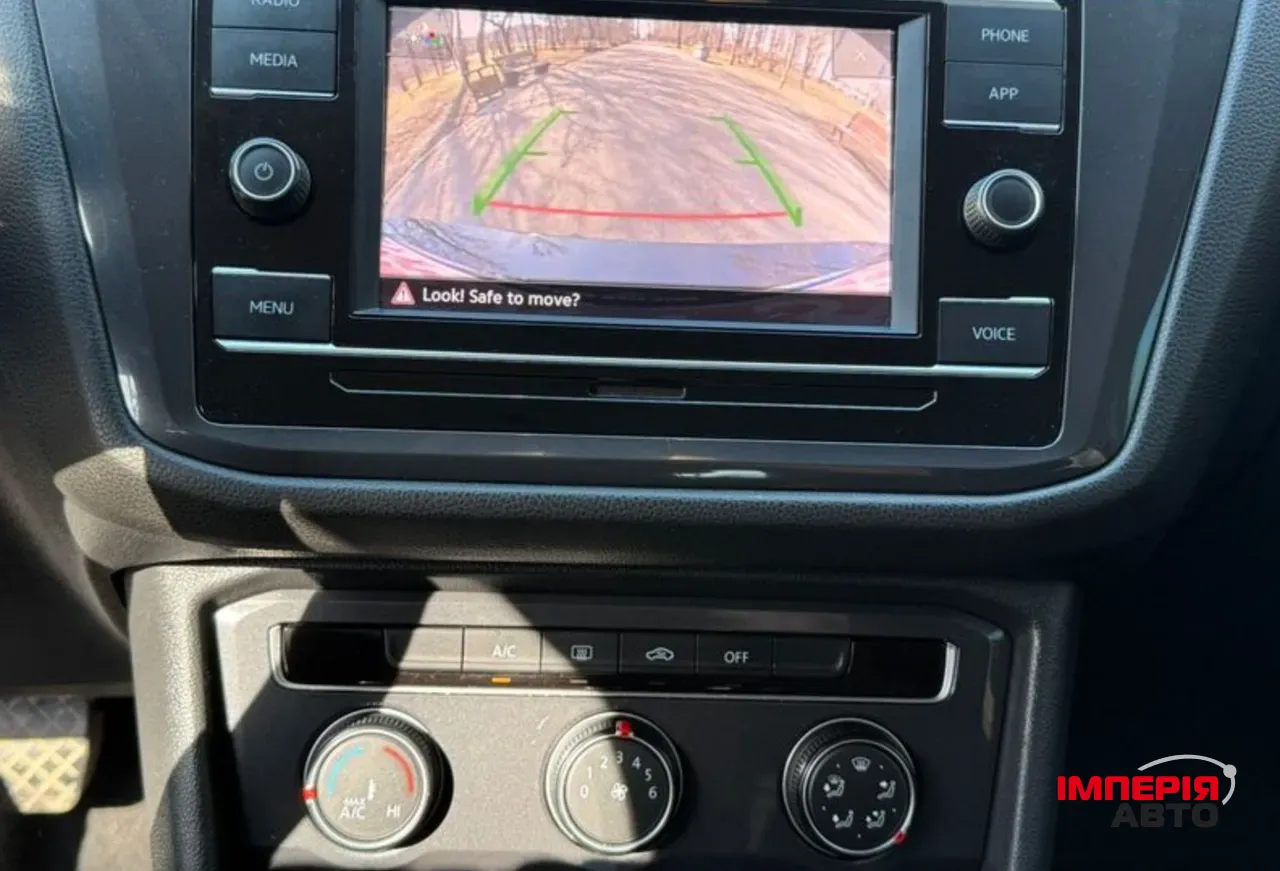 Volkswagen Tiguan - фото 2