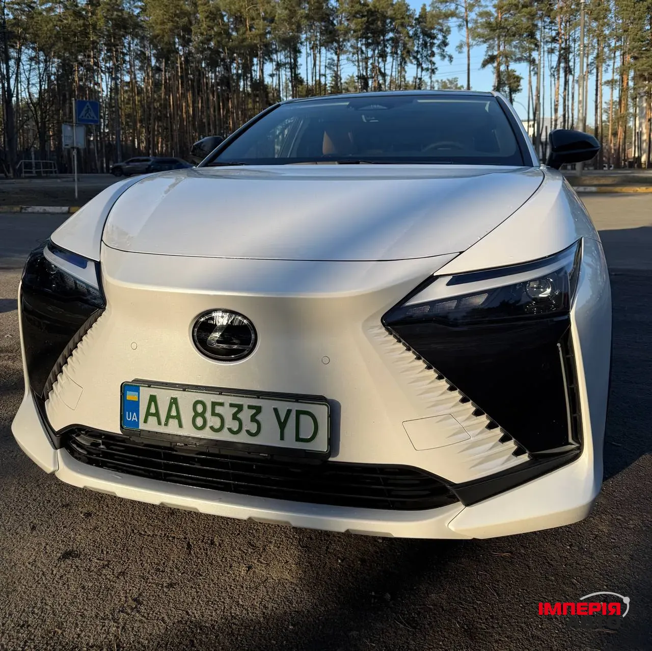 Lexus RZ - фото 1