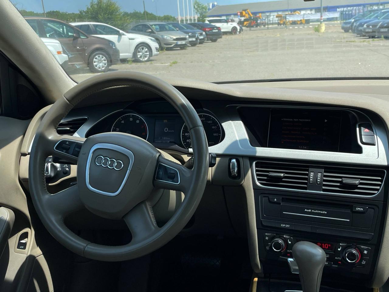 Audi A4 - фото 13