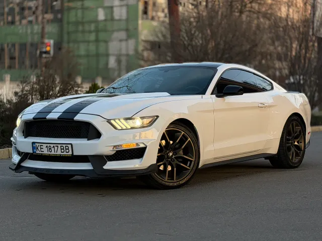 Ford Mustang - фото 1