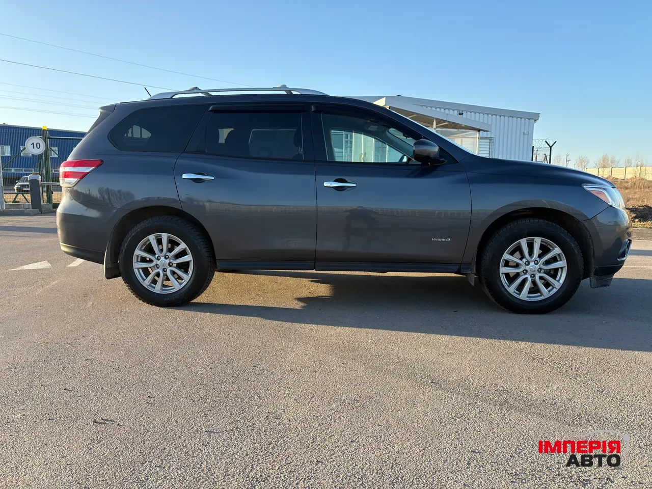 Nissan Pathfinder - фото 3