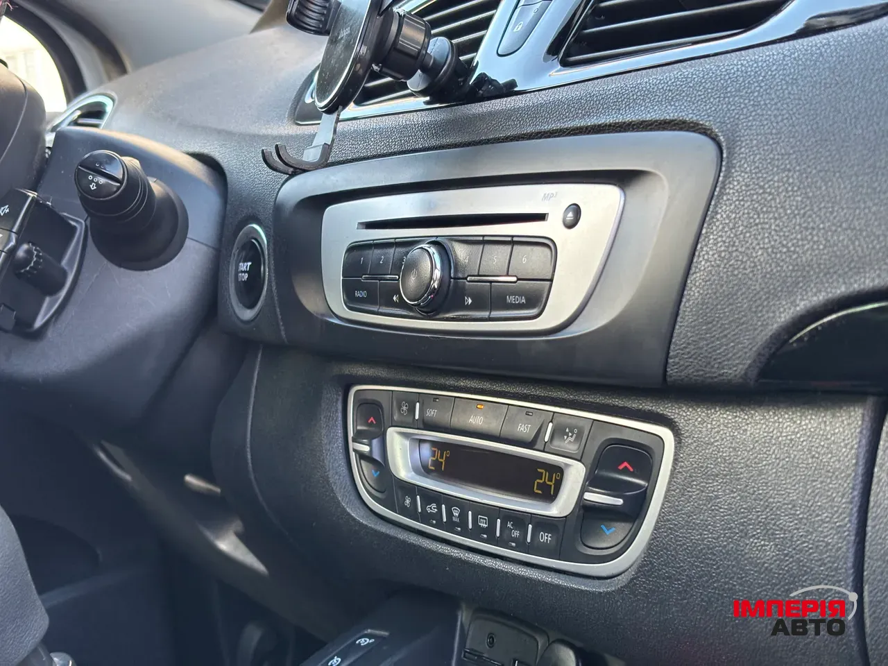 Renault Scenic - фото 17