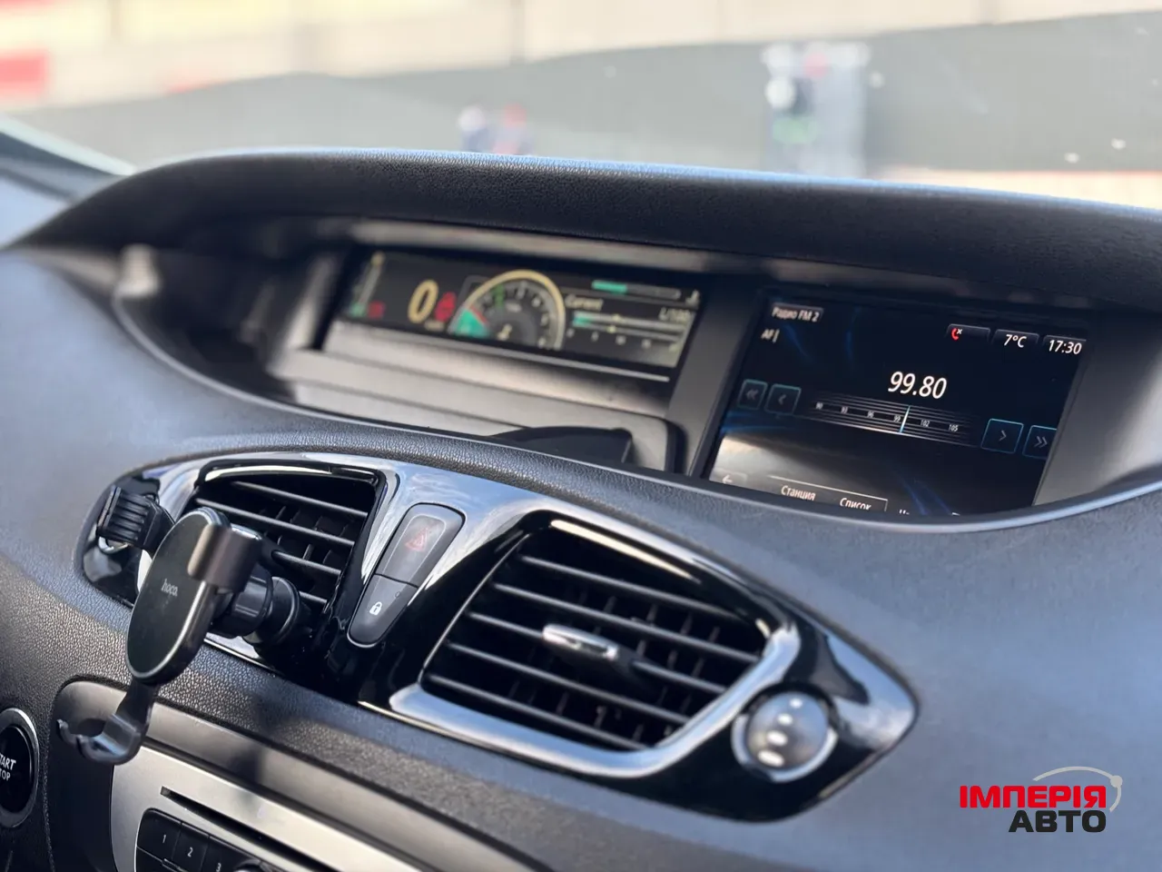 Renault Scenic - фото 16