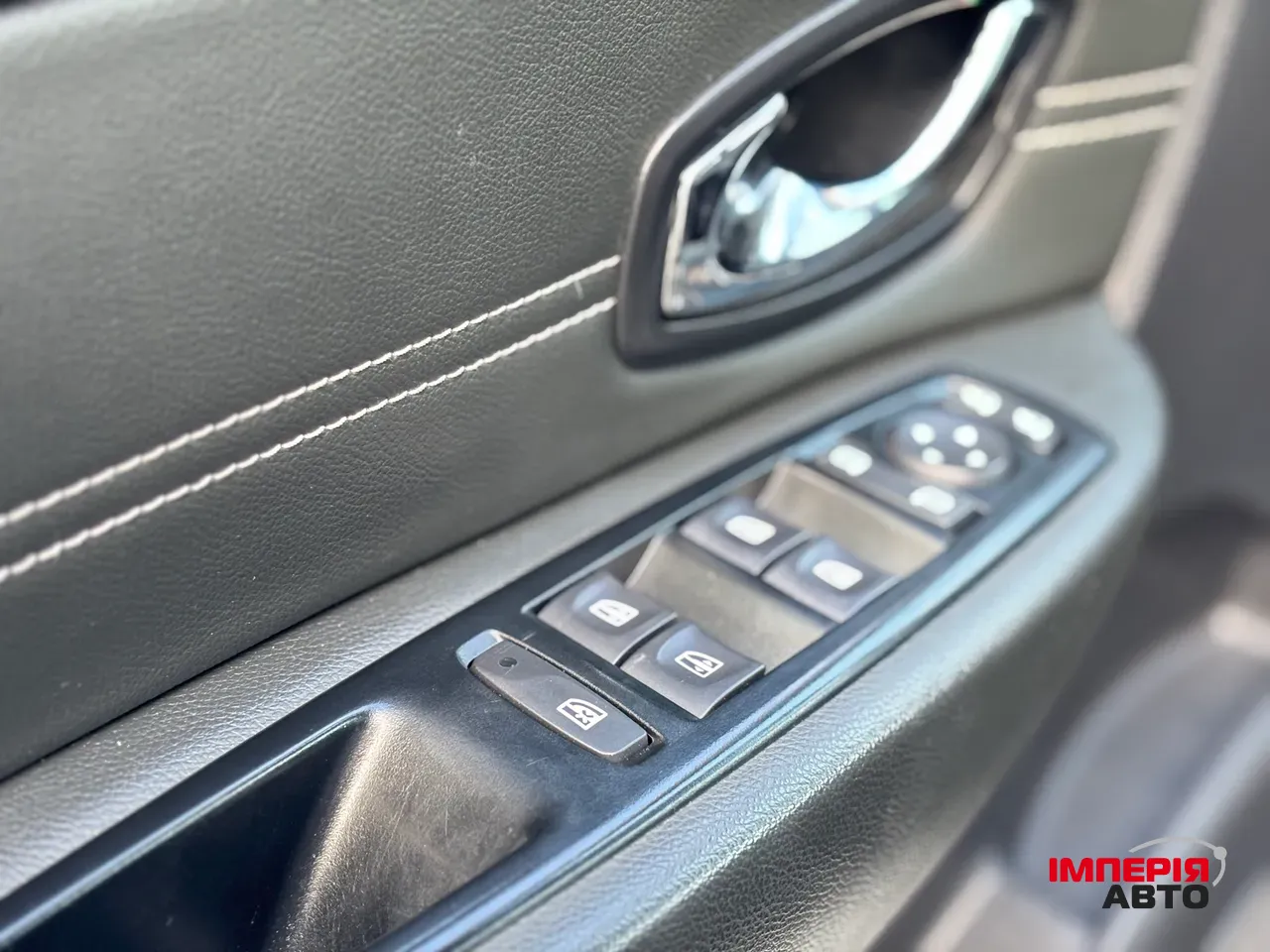 Renault Scenic - фото 8