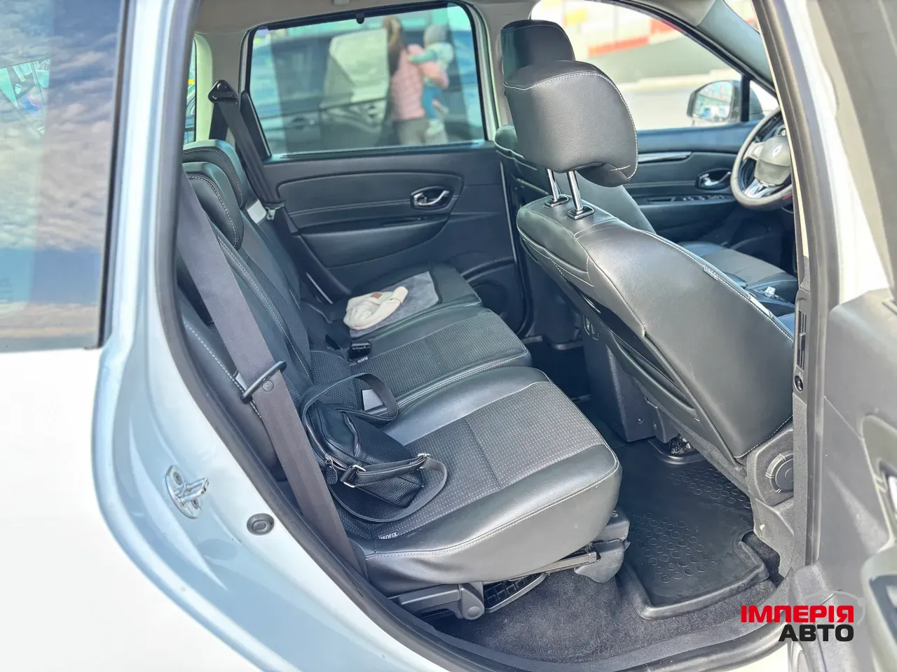 Renault Scenic - фото 15