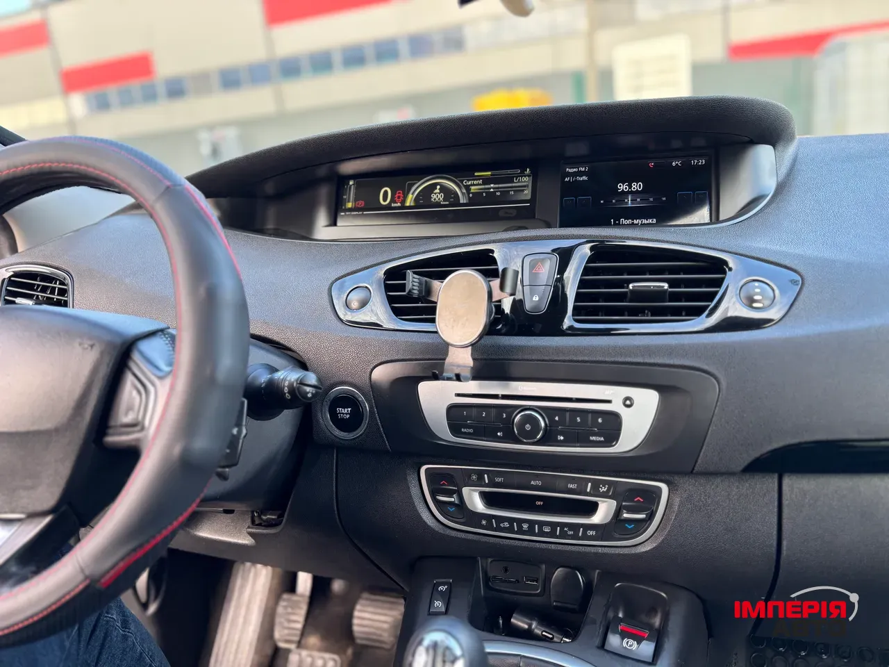 Renault Scenic - фото 10