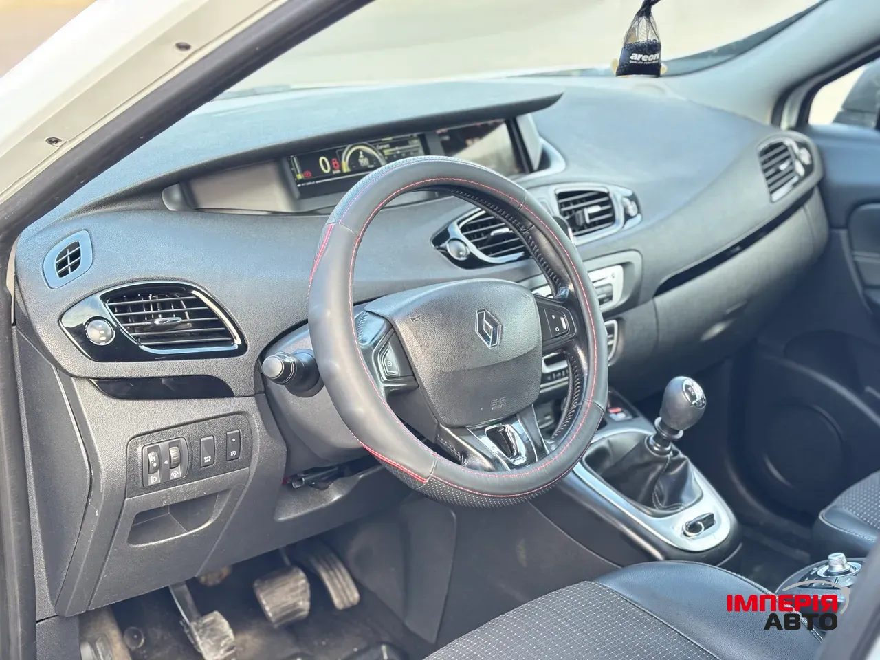 Renault Scenic - фото 6