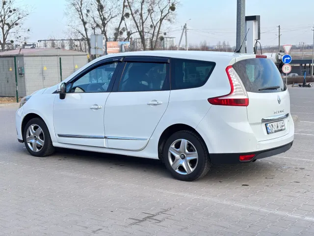 Renault Scenic - фото 4