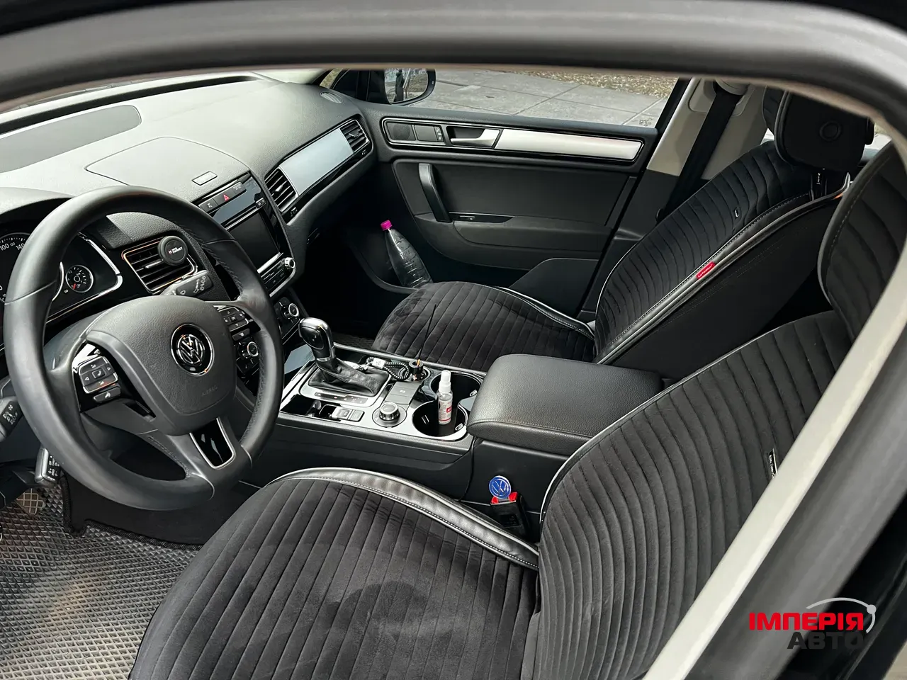 Volkswagen Touareg - фото 8