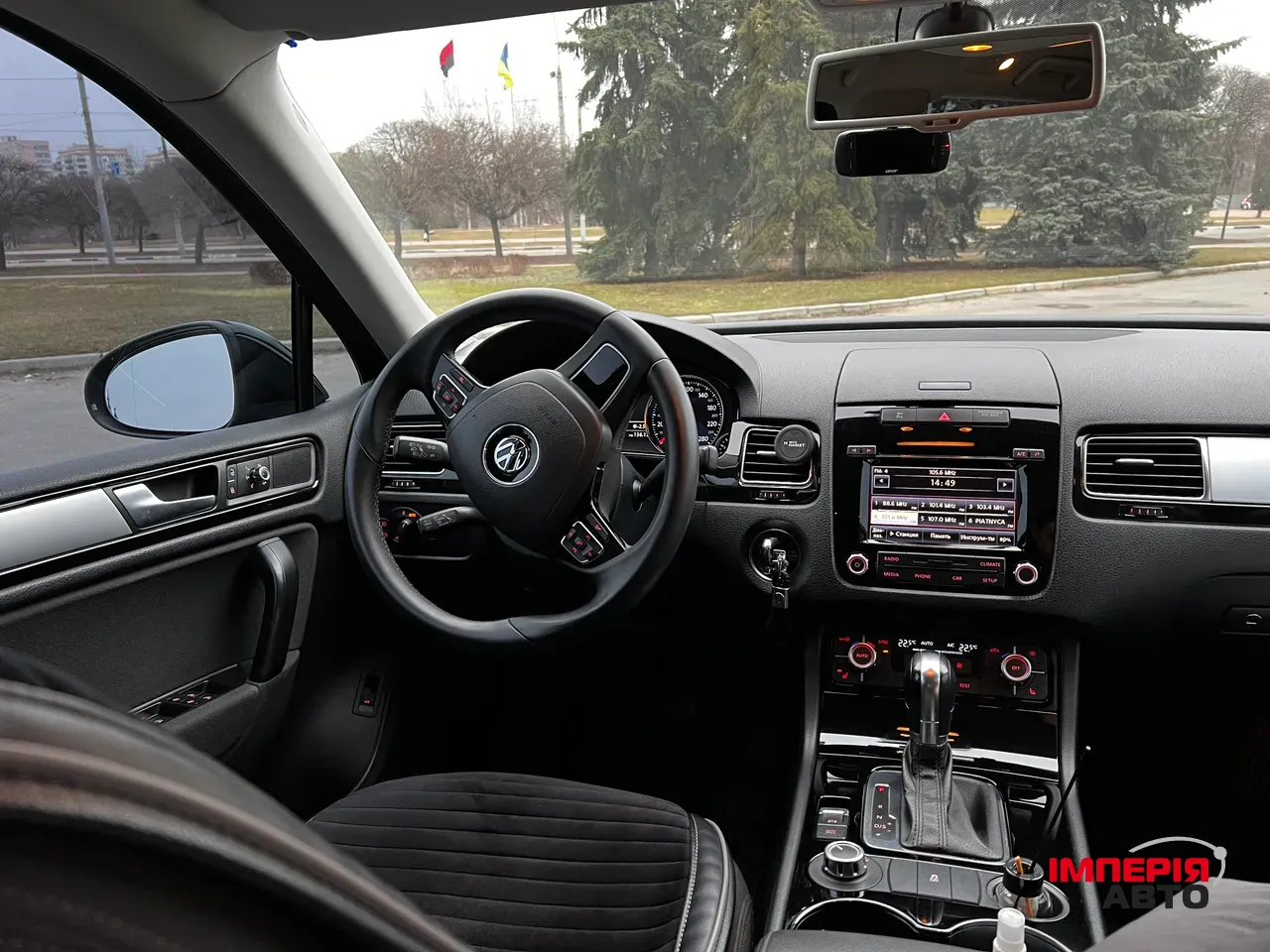 Volkswagen Touareg - фото 10