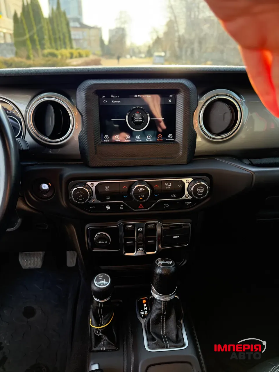 Jeep Wrangler - фото 11